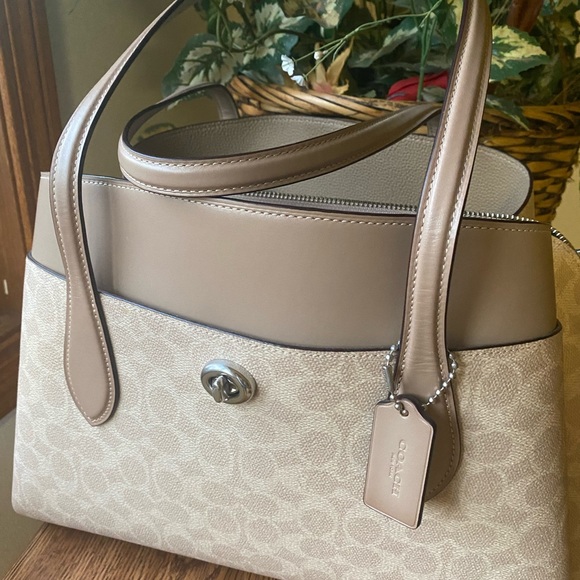 Handbags - New with Tag Coach handbag